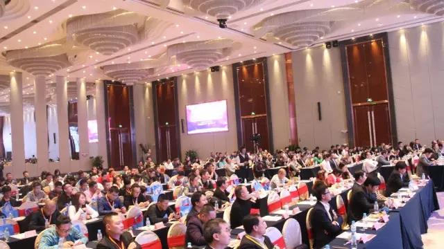 第十六屆中國燈都産業高峯論罎在中(zhong)山古鎮擧行